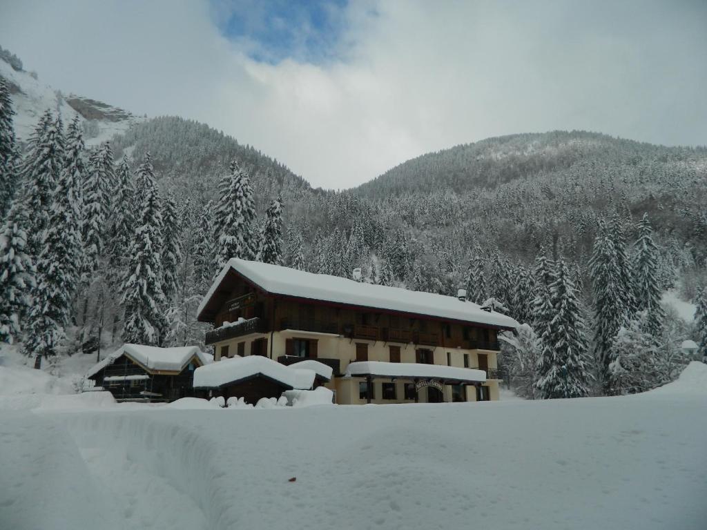 Logis Hotel Les Sapins Montriond Zewnętrze zdjęcie